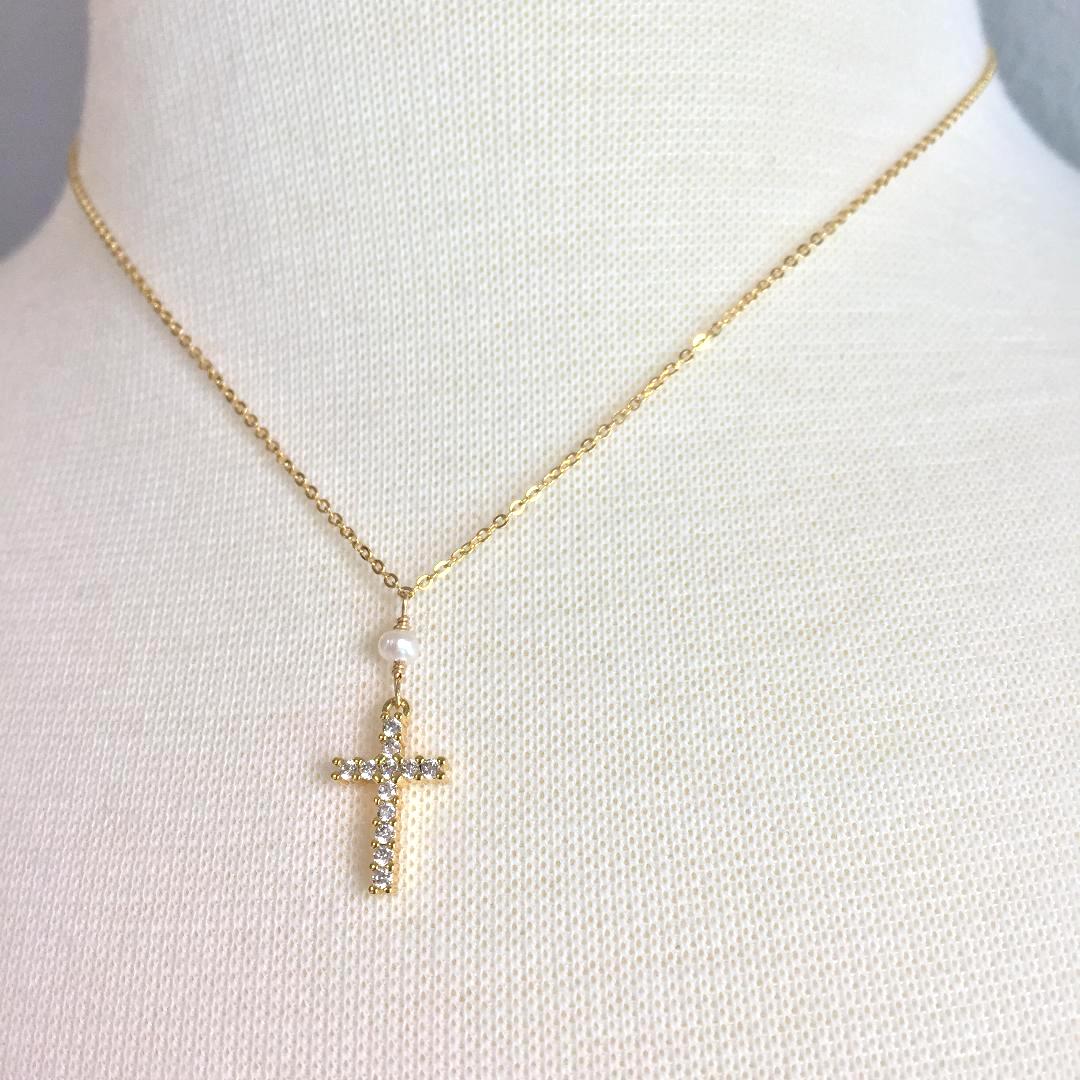ネックレス・ペンダント Cross Pearl Necklace (White) Amazon.com: Crystal Cross Layered Pearl Chain Pendant