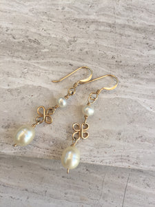 Pearl Clover Twist Earrings, gold