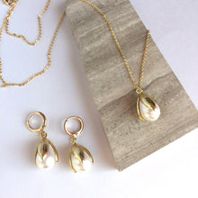 Single Pearl Tulip drop / Gold chain necklace Earring set
