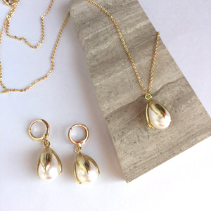 Pearl Tulip drop / Gold huggie lever back Earrings Necklace set