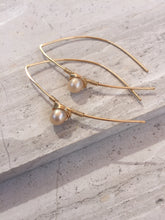 Threader Earrings — Pearl